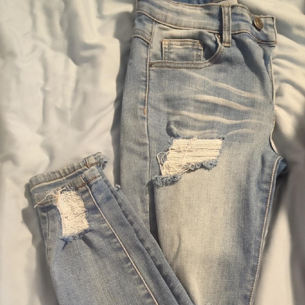 Bianco Distressed Jeans